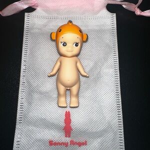 100% authentic Sonny Angel (clownfish). Brand new with original box